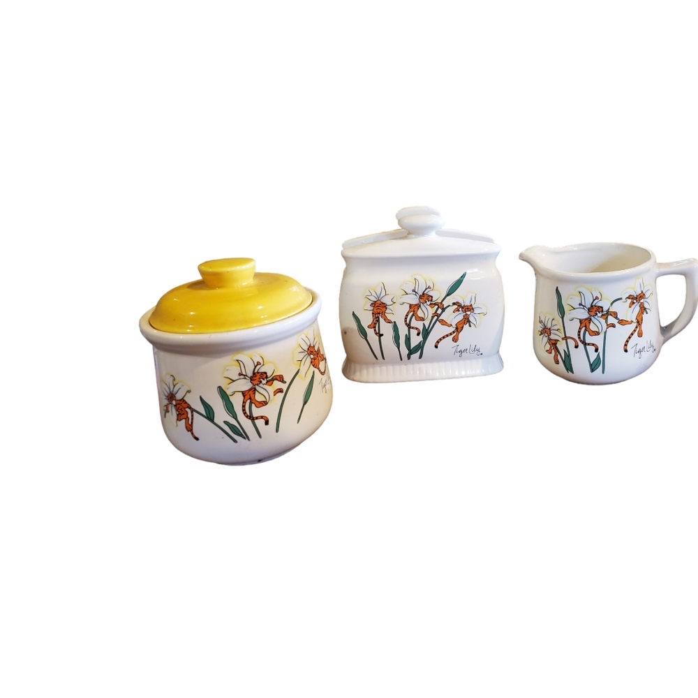 Vintage petal pets kitchen set.Sugar, creamer, napkin holder